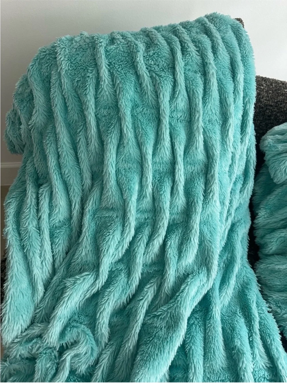 OSLO Z GALLERIE AQUAMARINE THROW